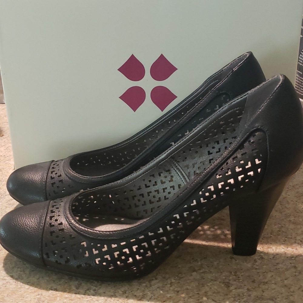 New Naturalizer pump 9.5